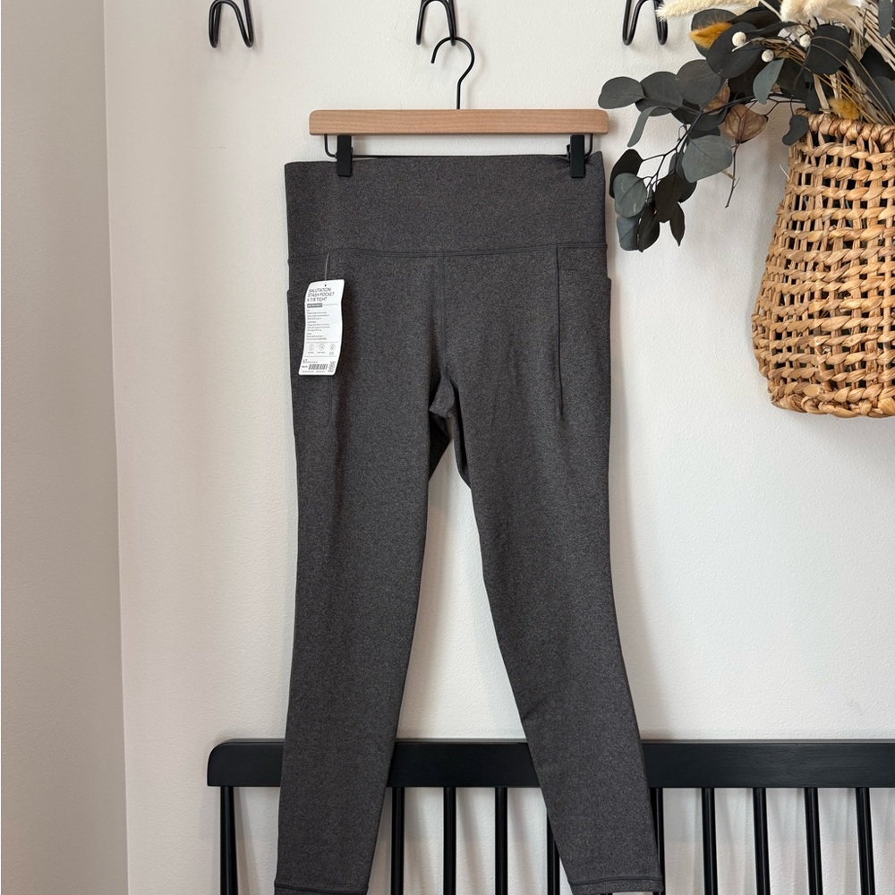 NWT Athleta Salutation Stash Pocket Tight 7/8